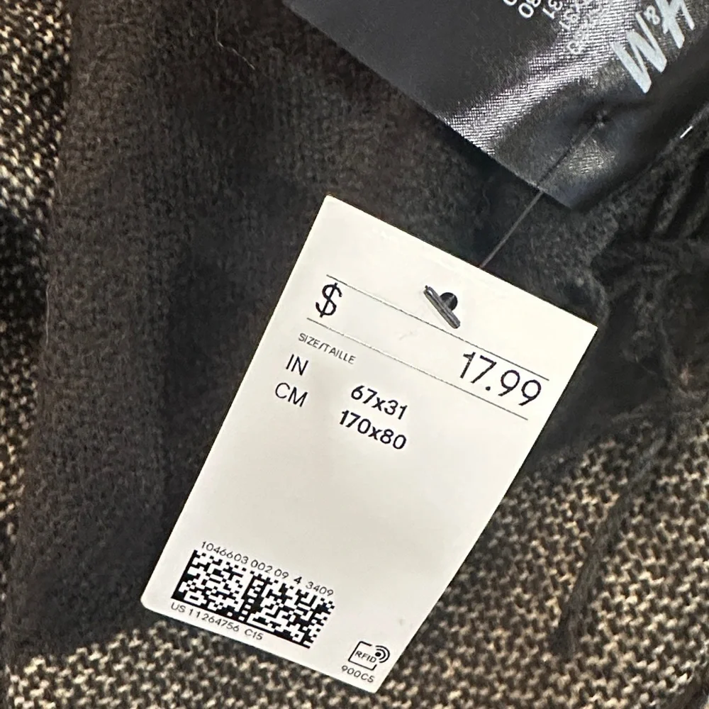 H&M Two-Tone Beige and Black Scarf